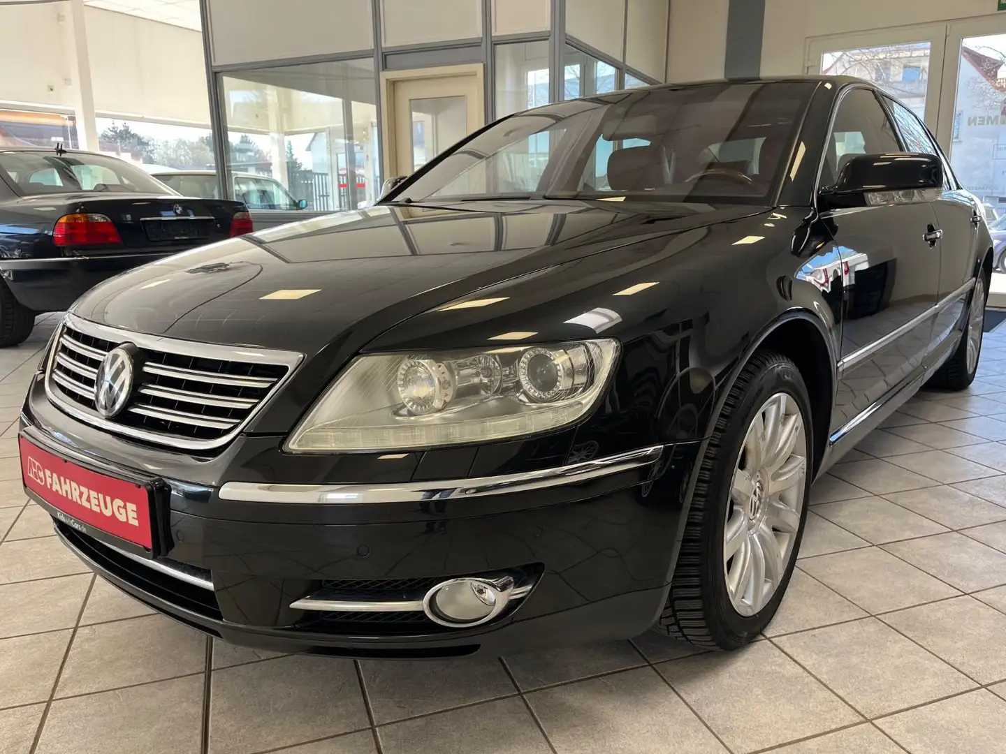Volkswagen Phaeton V8 Individual 4-Sitzer 4Motion lang Černá - 1