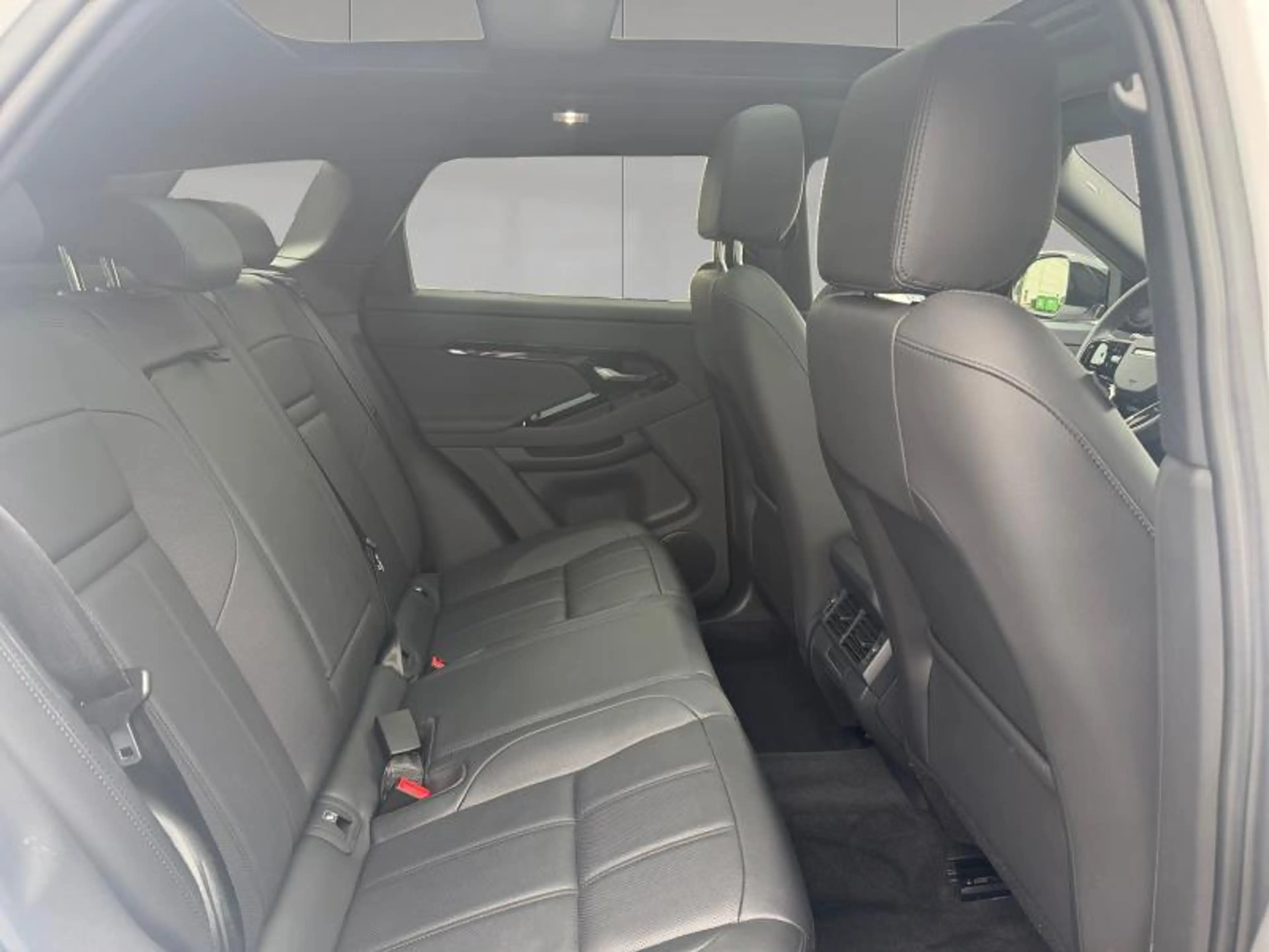 Land Rover Range Rover Evoque P270e S Warranty until 01/2030 — photo 5