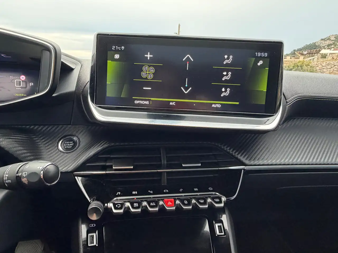 Peugeot 208 208 — photo 12