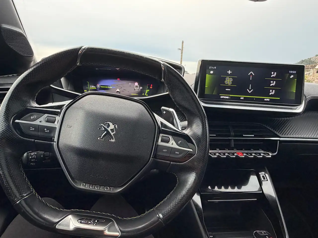 Peugeot 208 208 — photo 11