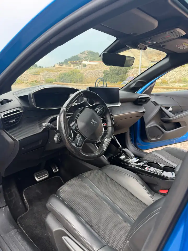 Peugeot 208 208 — photo 8