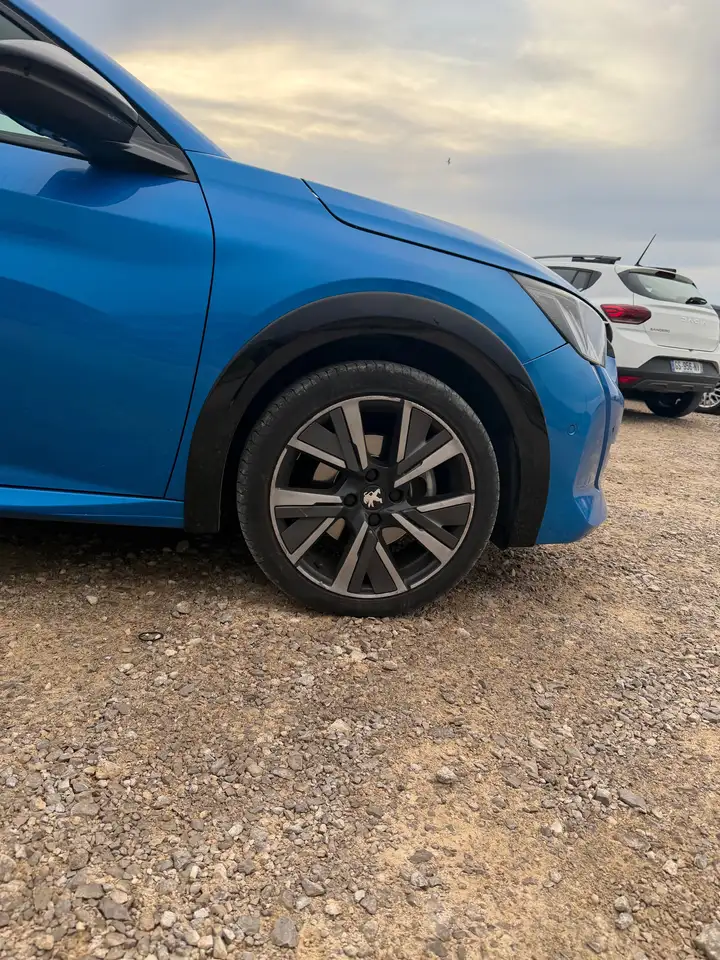 Peugeot 208 208 — photo 16