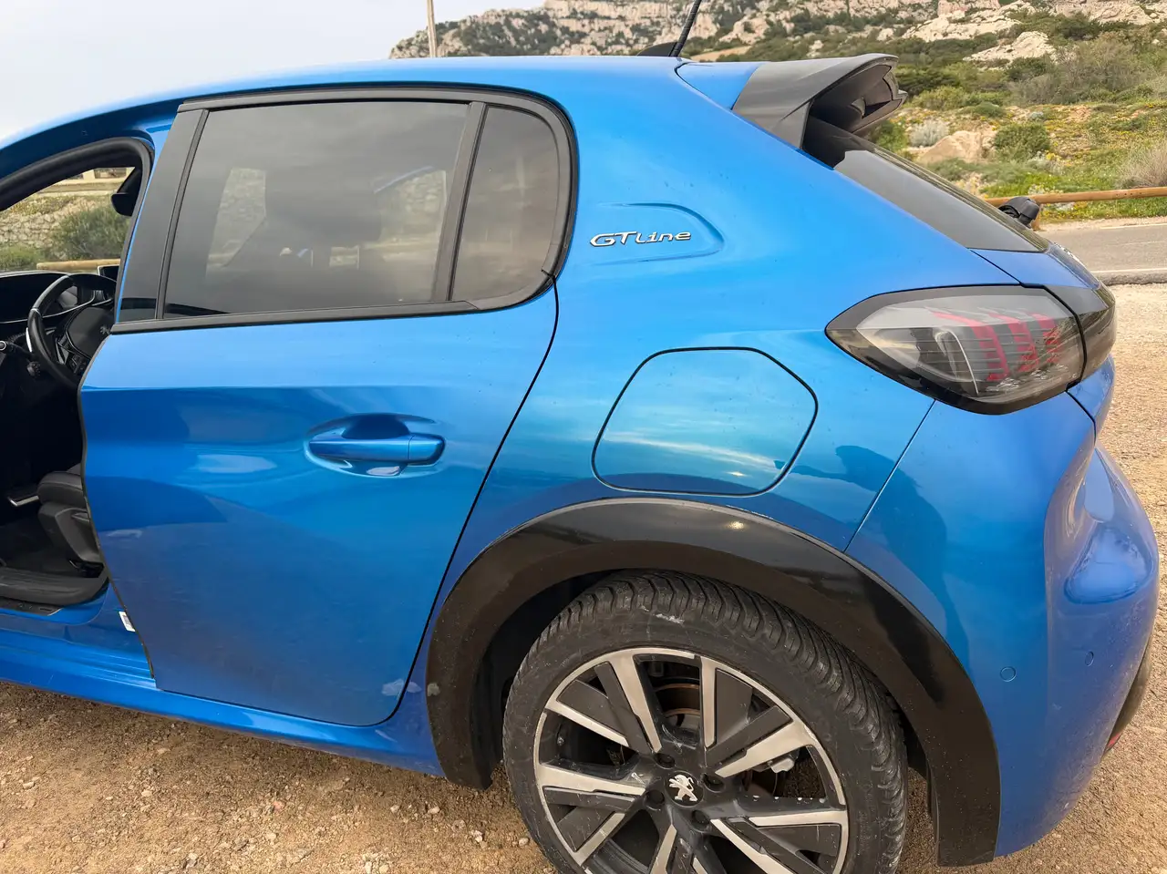 Peugeot 208 208 — photo 3