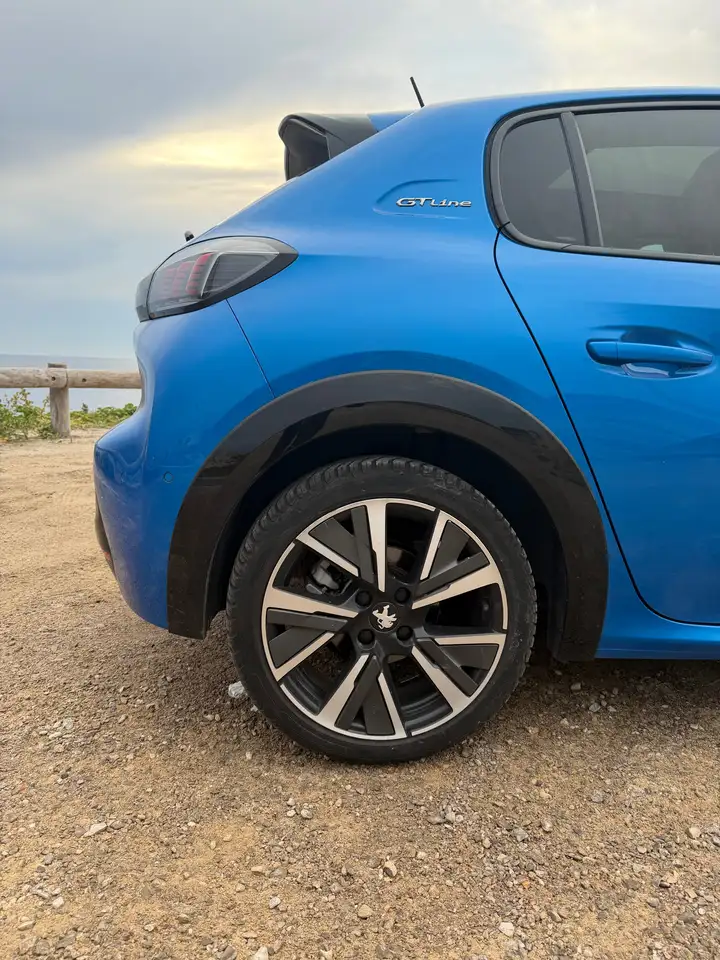 Peugeot 208 208 — photo 15