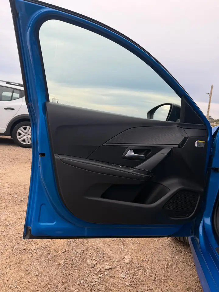 Peugeot 208 208 — photo 13