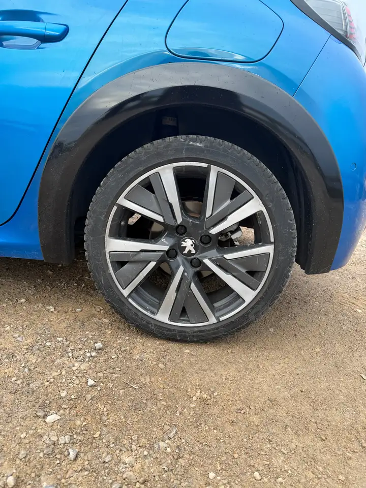 Peugeot 208 208 — photo 14