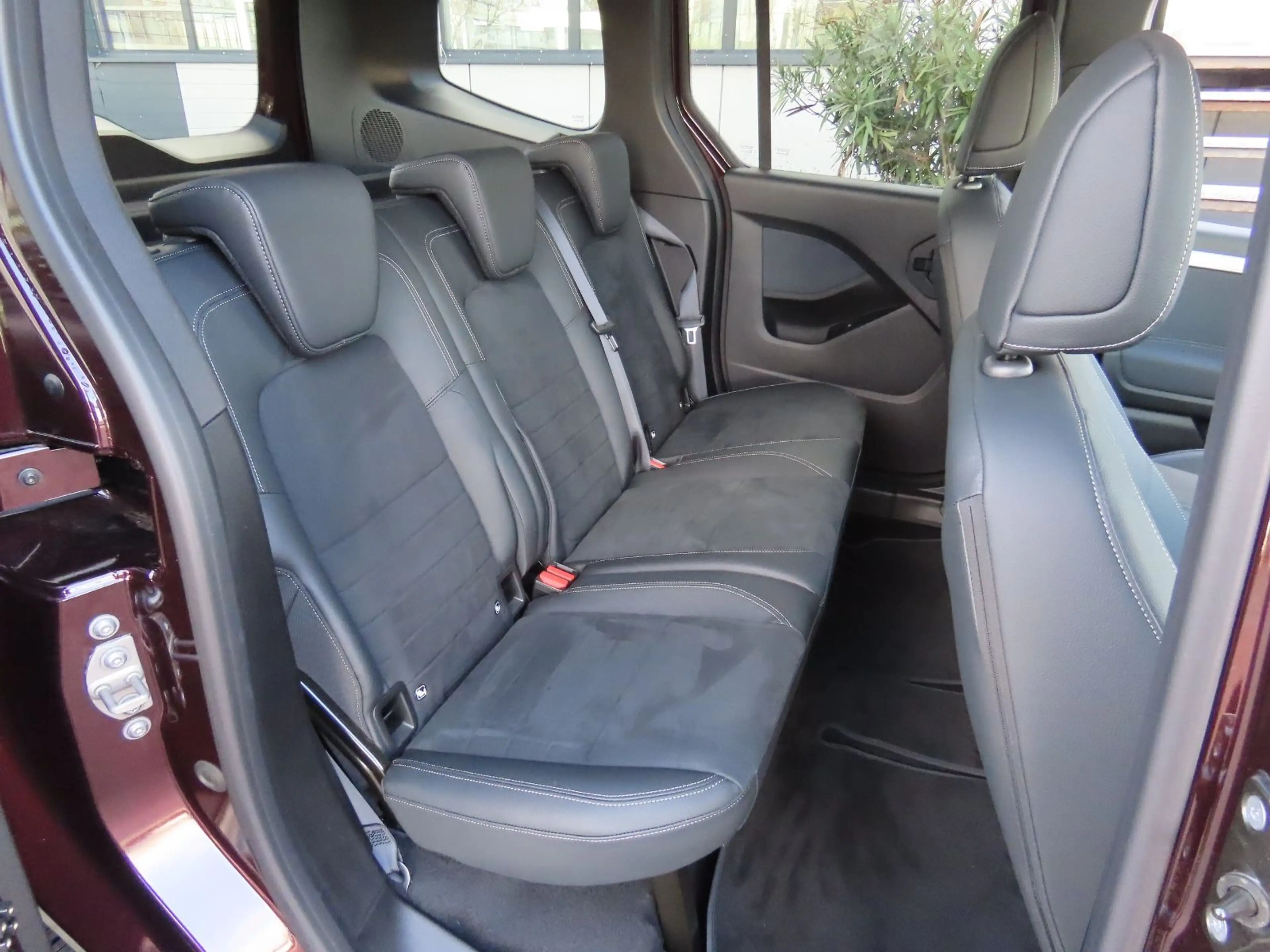 Mercedes-Benz T-Class 180d Leder Sitzheizung Klima Kamera — photo 12