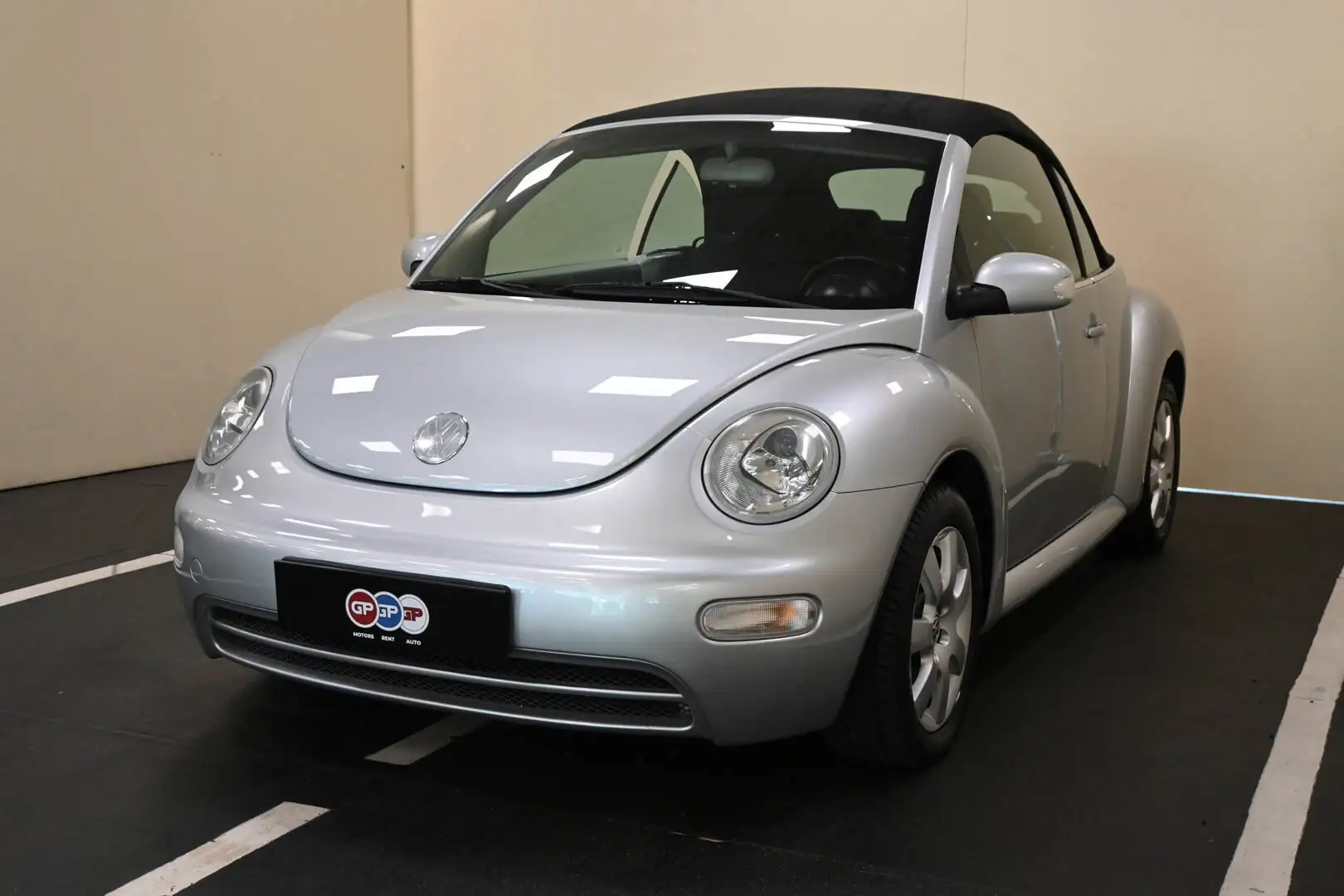 Volkswagen New Beetle 1.9 TDI 101CV Cabrio Gris - 2