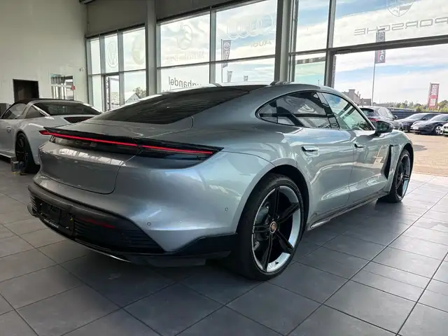 Porsche Taycan view 11
