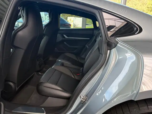 Porsche Taycan view 10