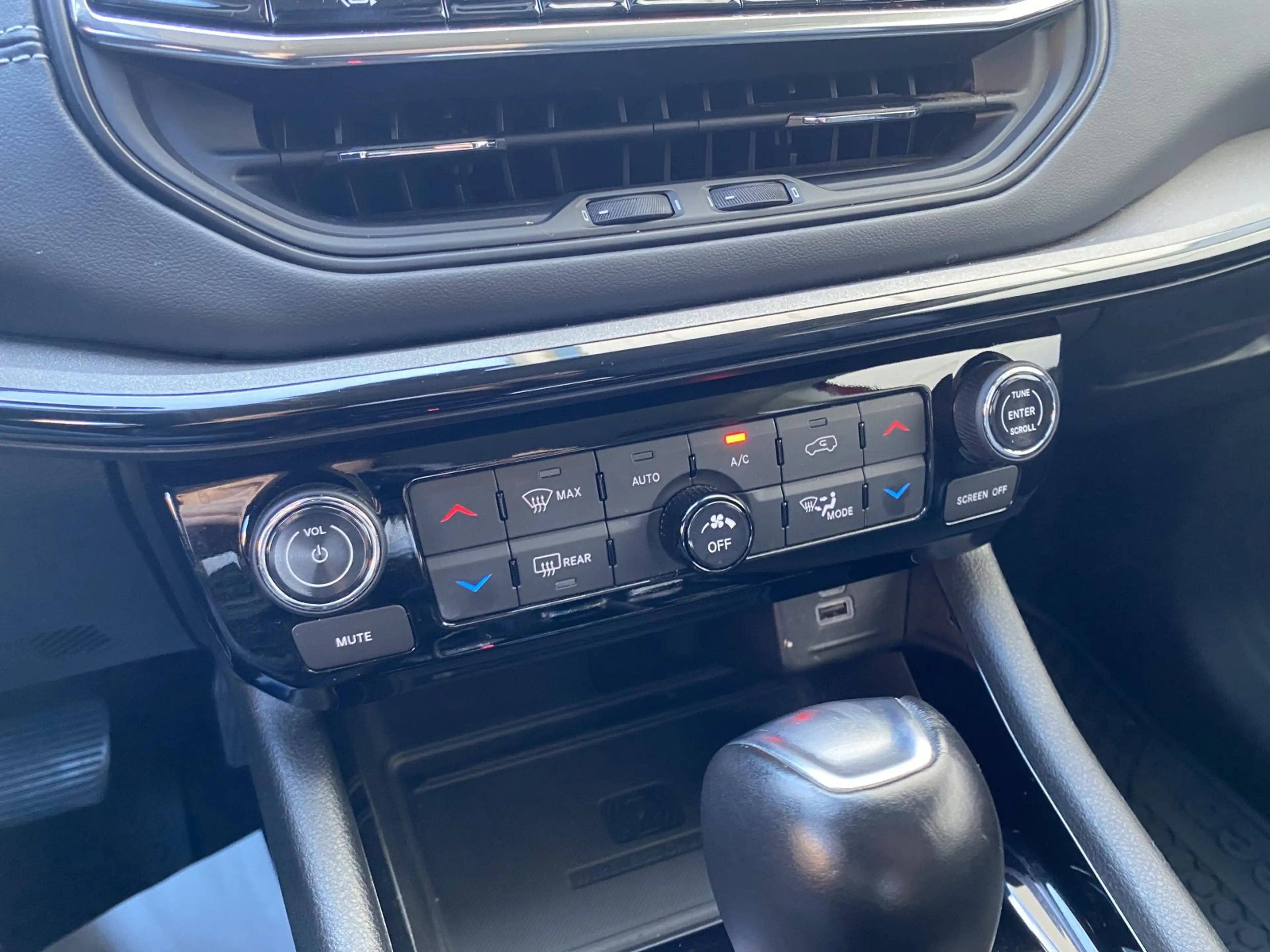 Jeep Compass 1.3 Plug-In Hybrid S 360Kam AHK Leder Alu19 — photo 15