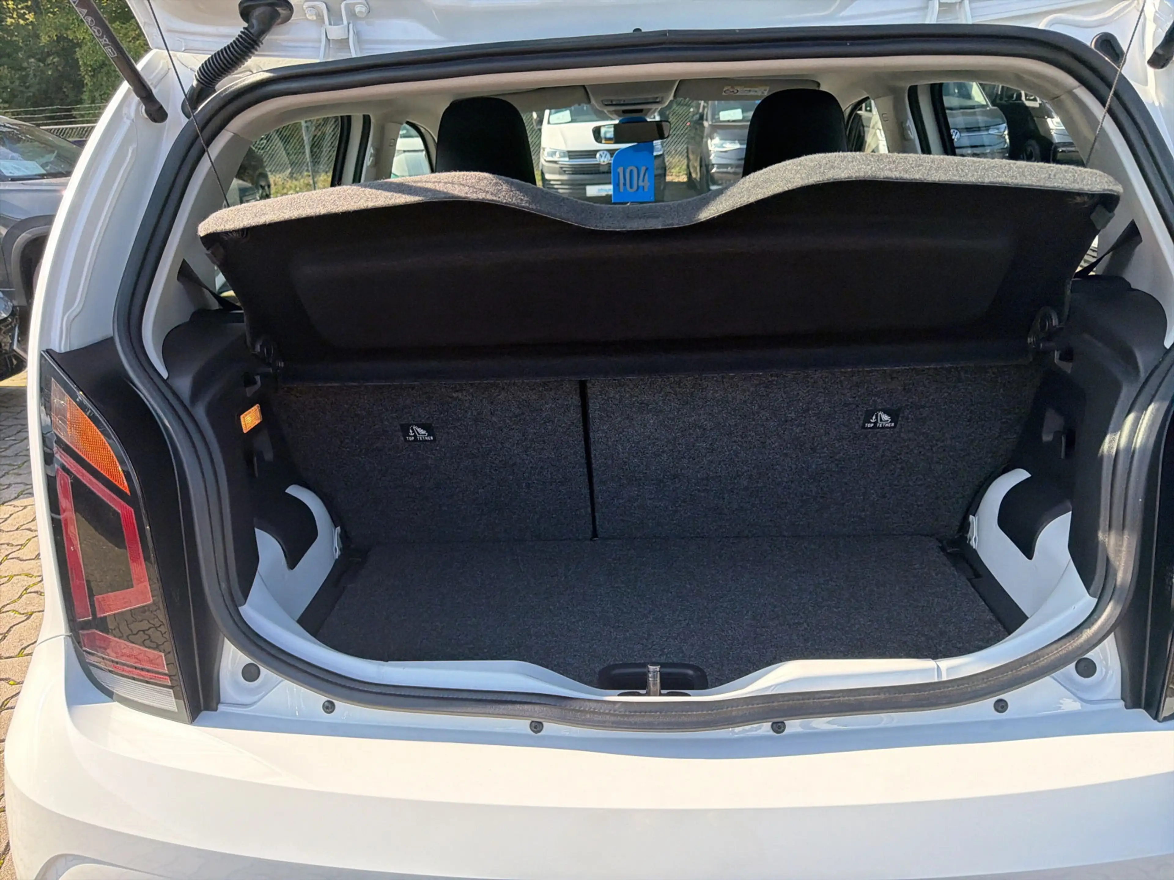 Volkswagen up! 4Türen Klima Tel Kamera — photo 11