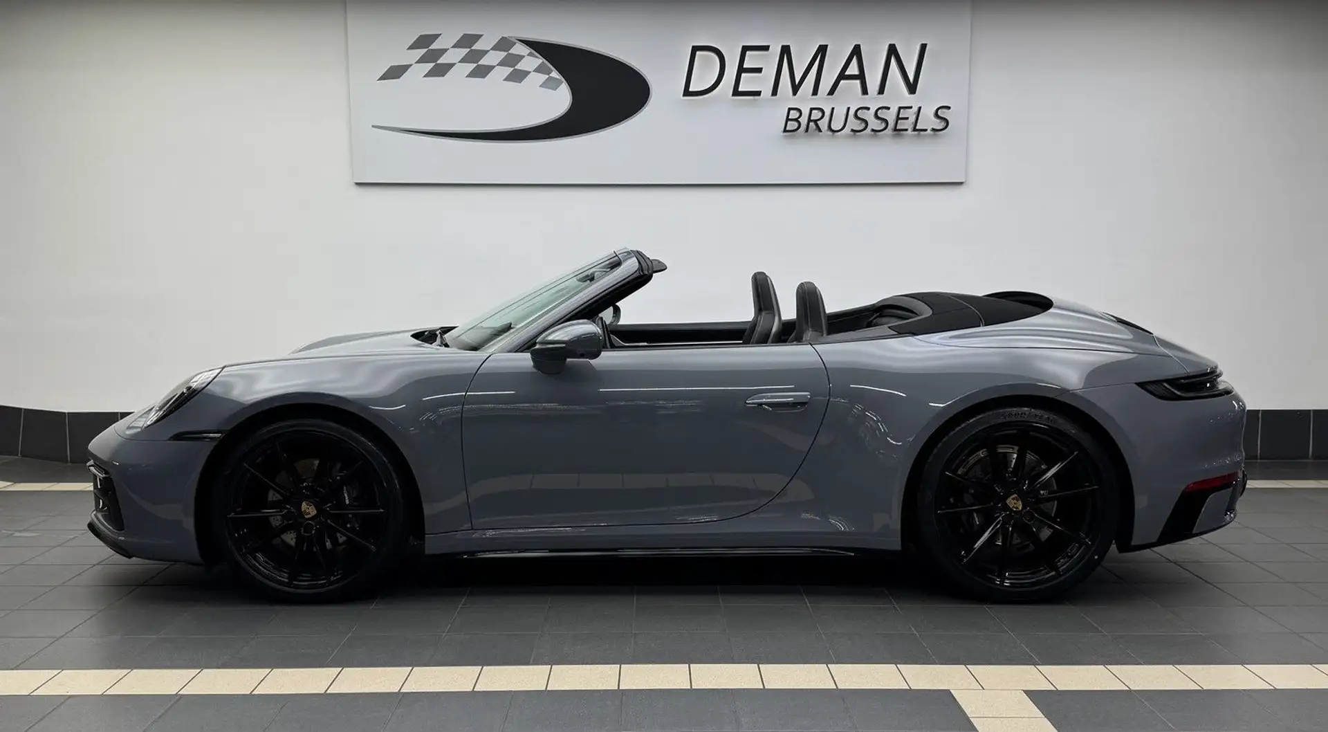 Porsche 992 Cabrio * PDK * Burmester * SportDesign * Chrono Grigio - 2