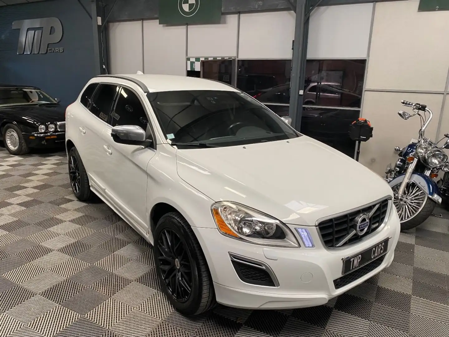 Volvo XC60 D3 AWD 163ch R Design Geartronic Blanc - 1