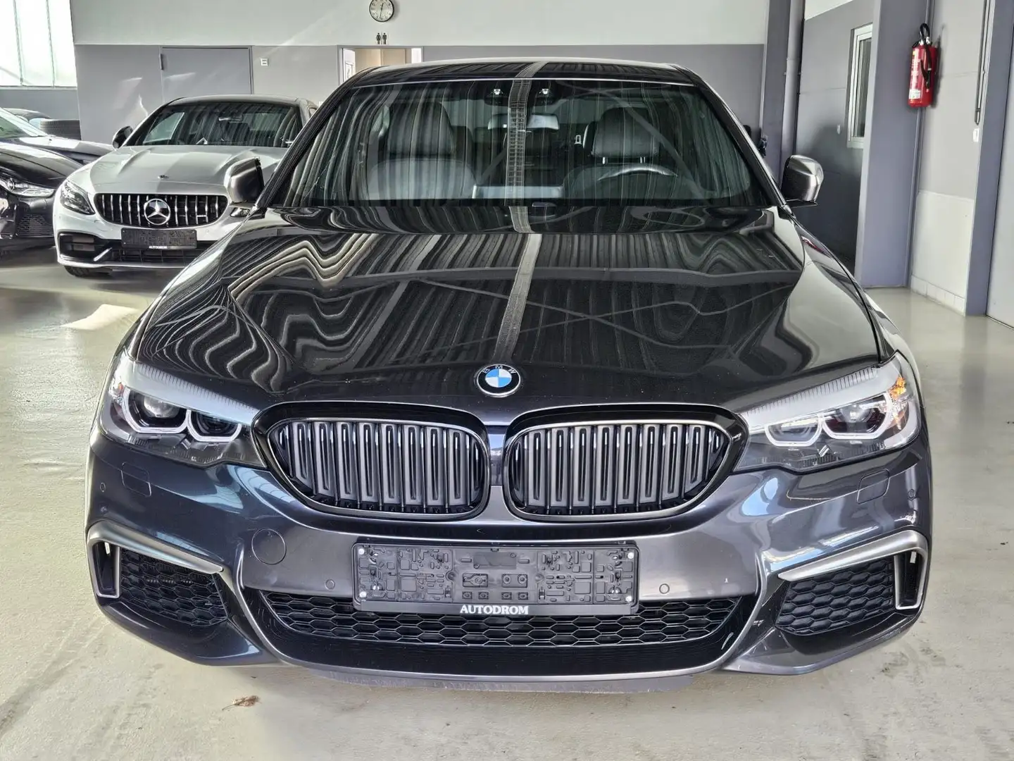 BMW 550 i xDrive V8+H&K+AHK+Memory+Sitzbelüftung Grau - 2