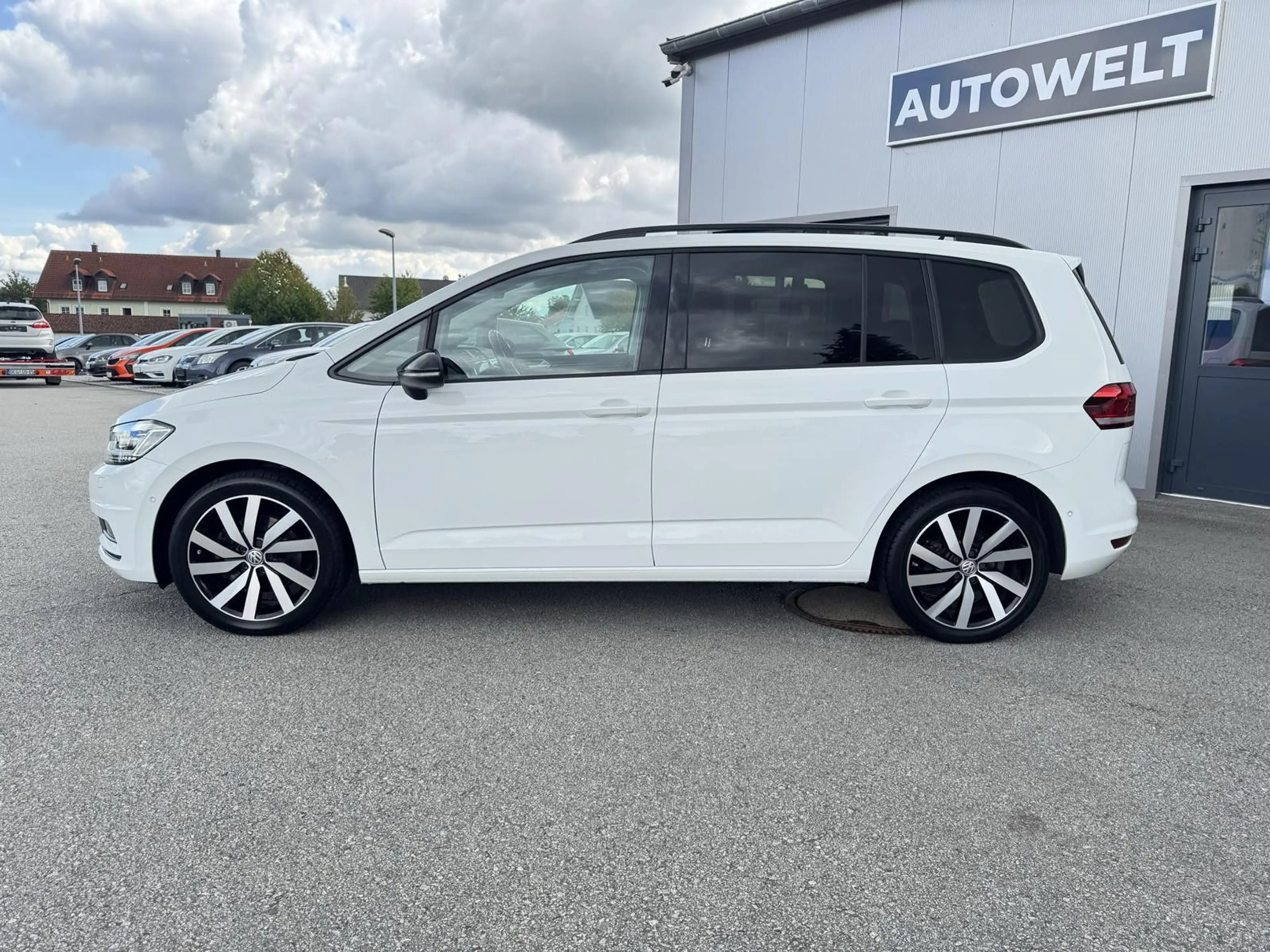 Volkswagen Touran Highline 1.5 TSI Panorama DSG LED ACC Kam — photo 2