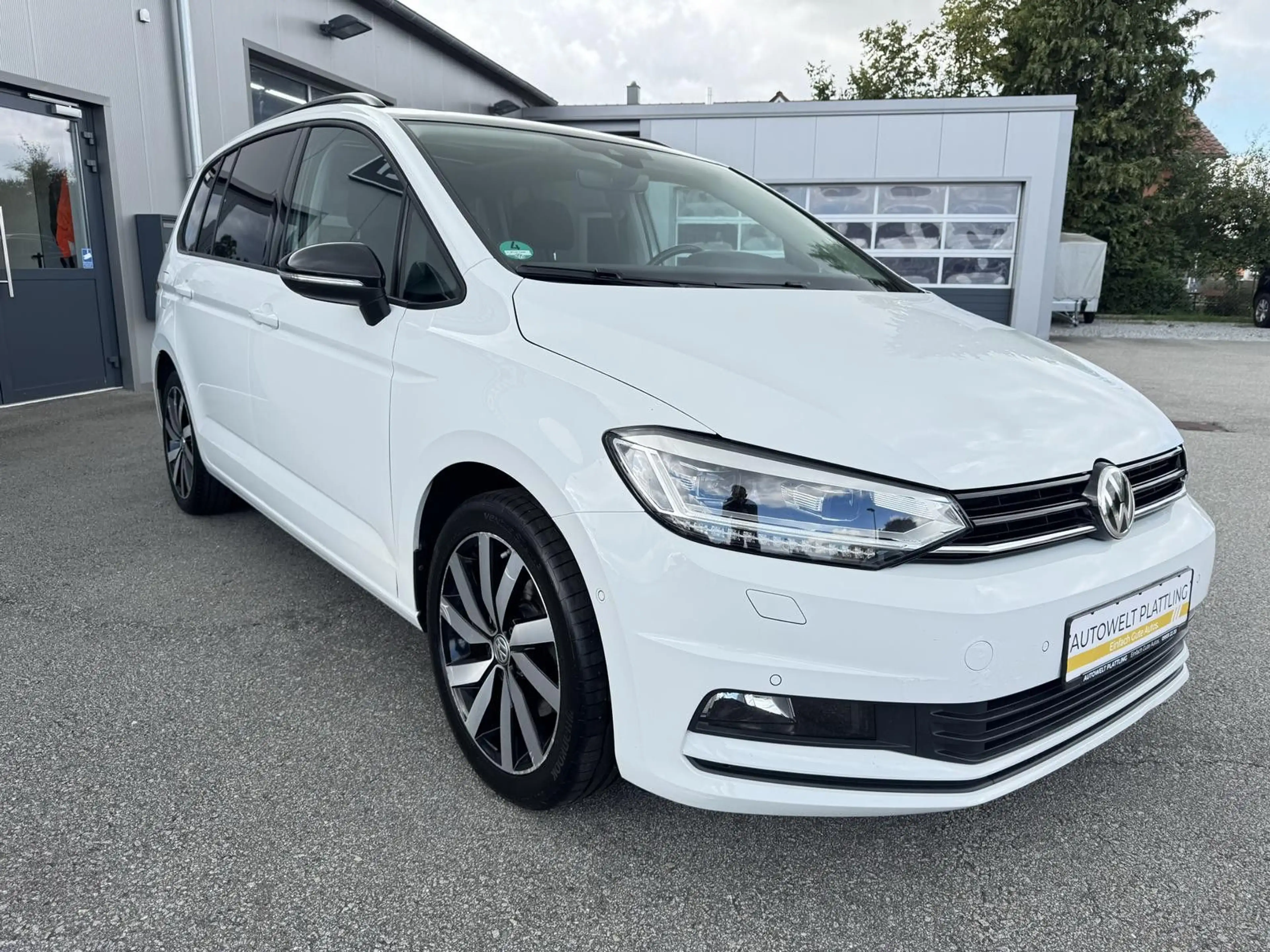 Volkswagen Touran Highline 1.5 TSI Panorama DSG LED ACC Kam — photo 4