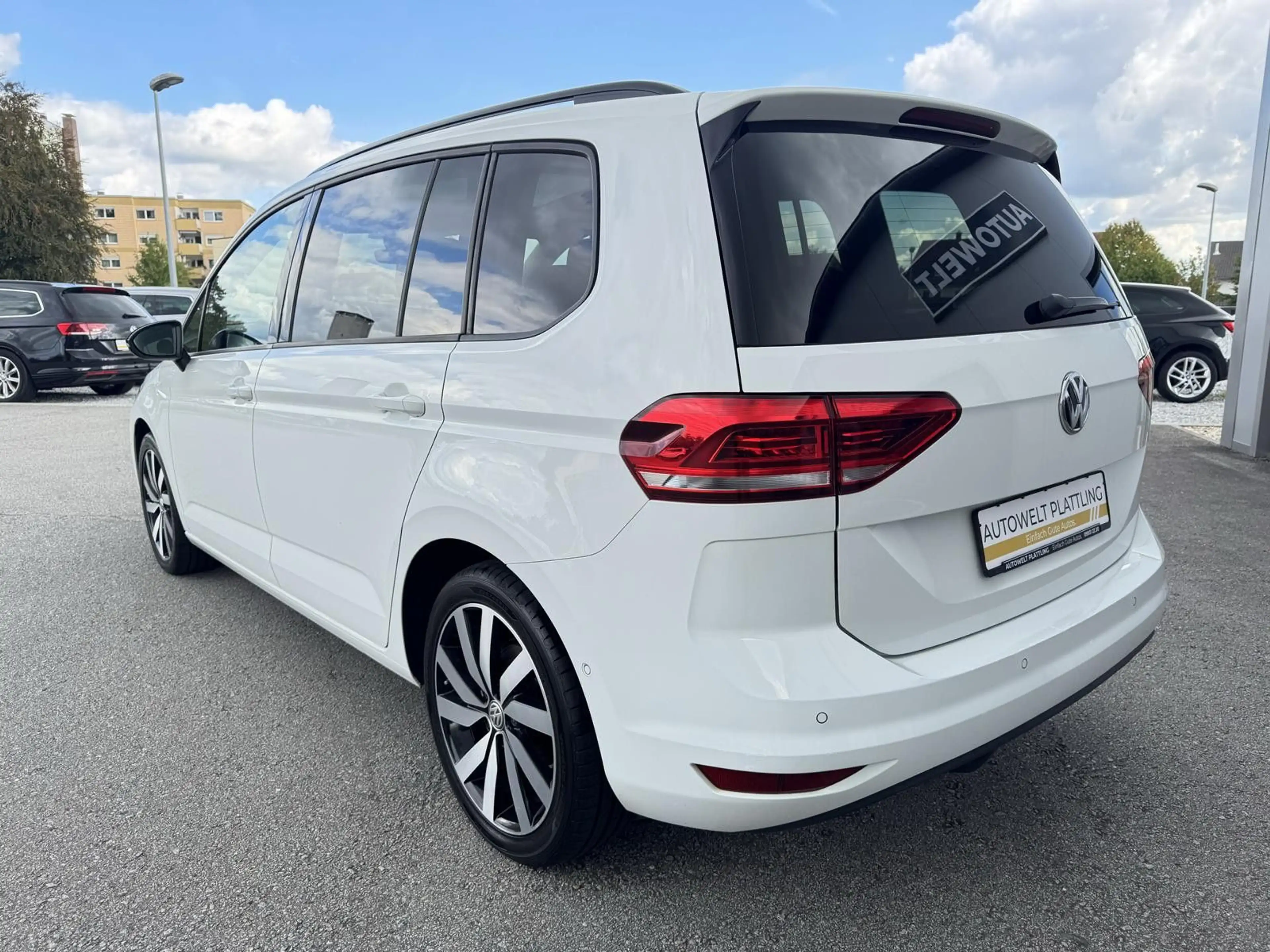 Volkswagen Touran Highline 1.5 TSI Panorama DSG LED ACC Kam — photo 8