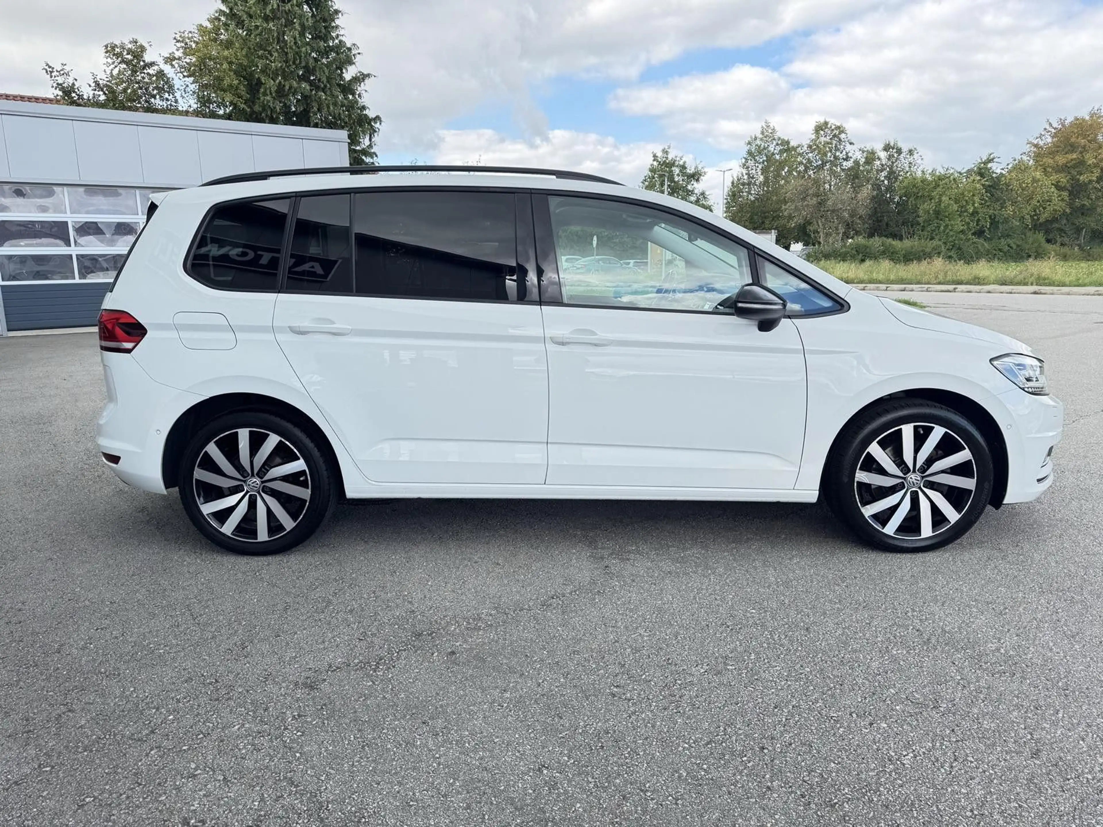 Volkswagen Touran Highline 1.5 TSI Panorama DSG LED ACC Kam — photo 5