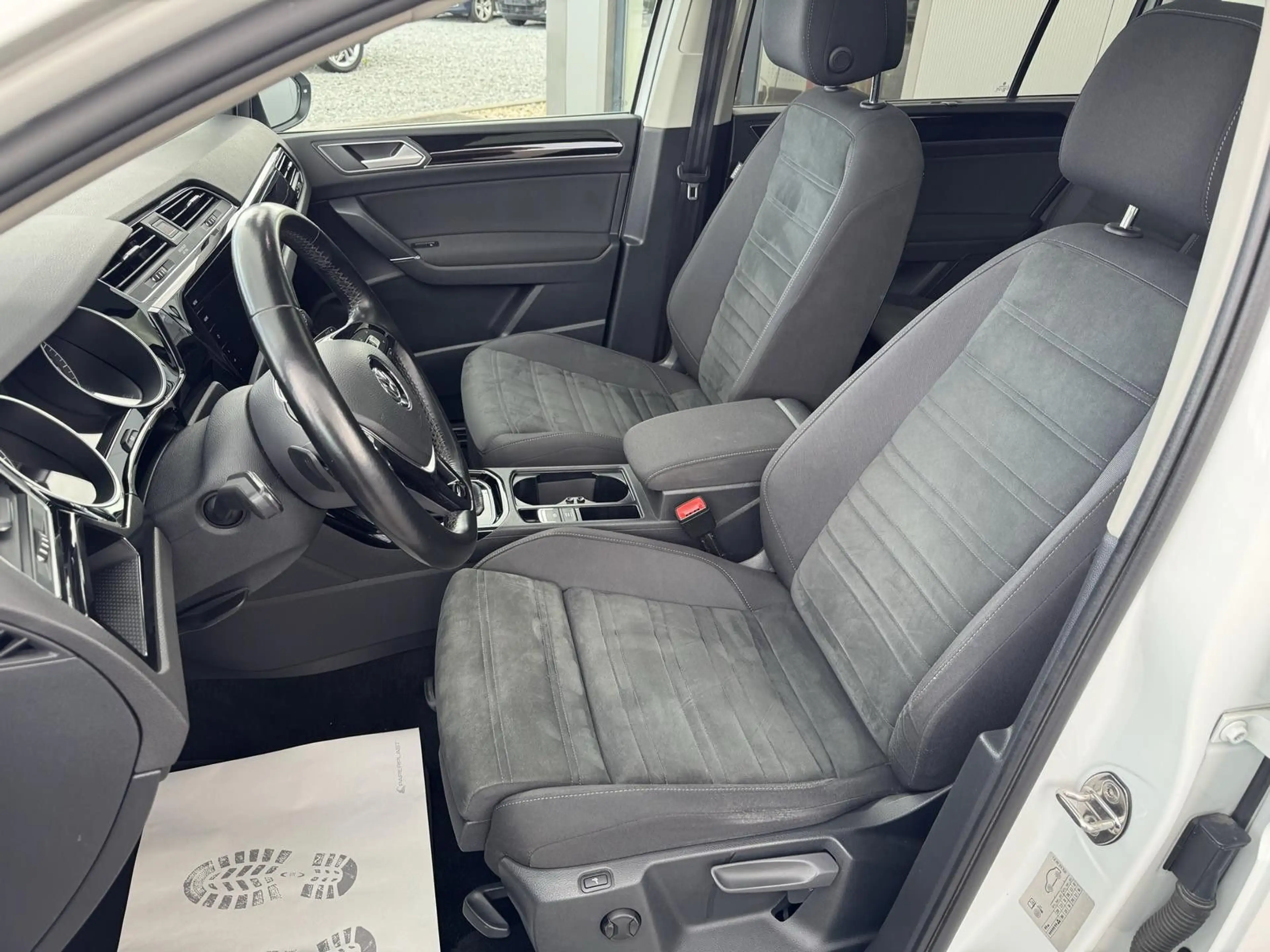 Volkswagen Touran Highline 1.5 TSI Panorama DSG LED ACC Kam — photo 10