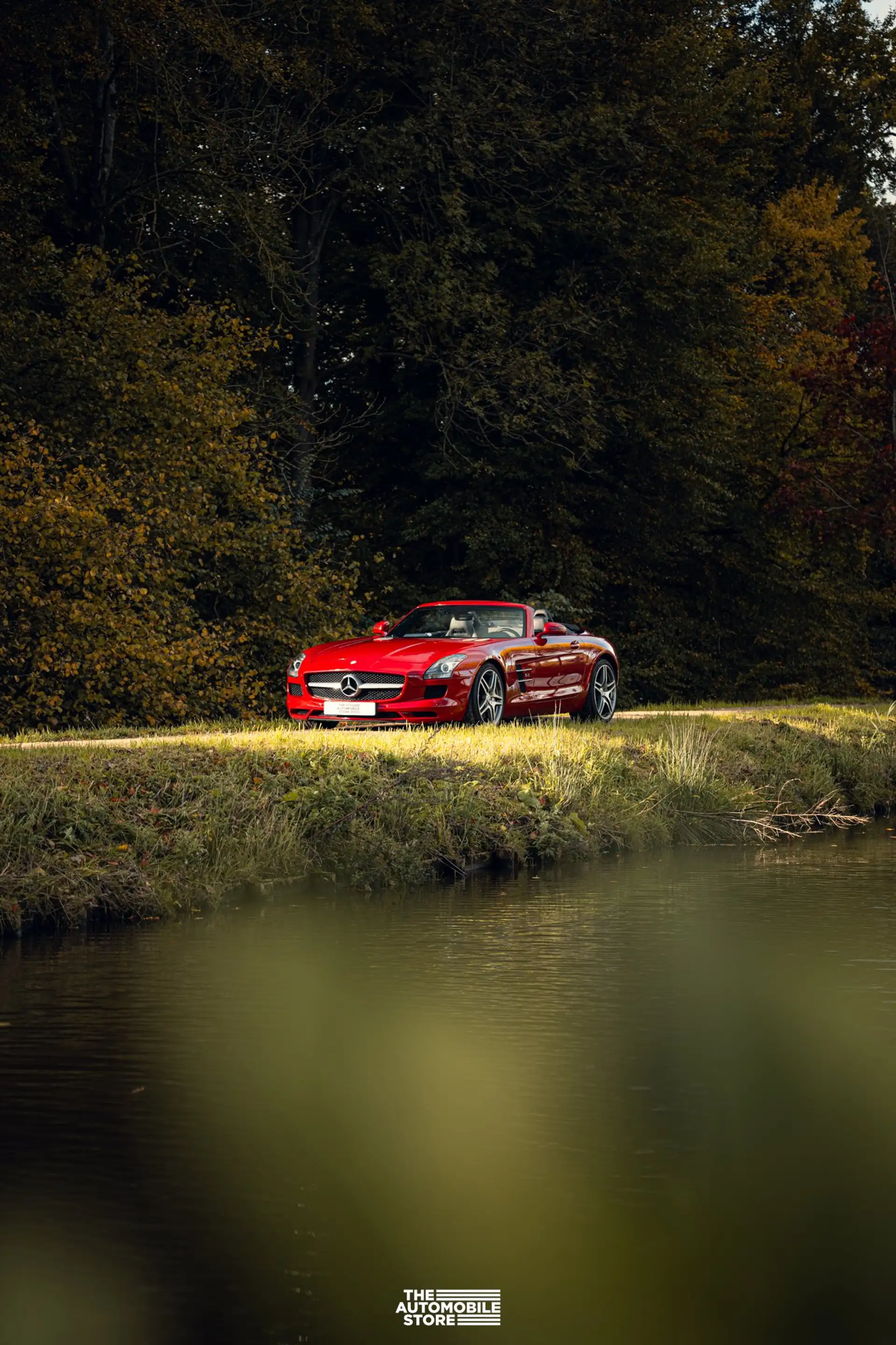 Mercedes-Benz SLS Roadster Le Mans Red — photo 4