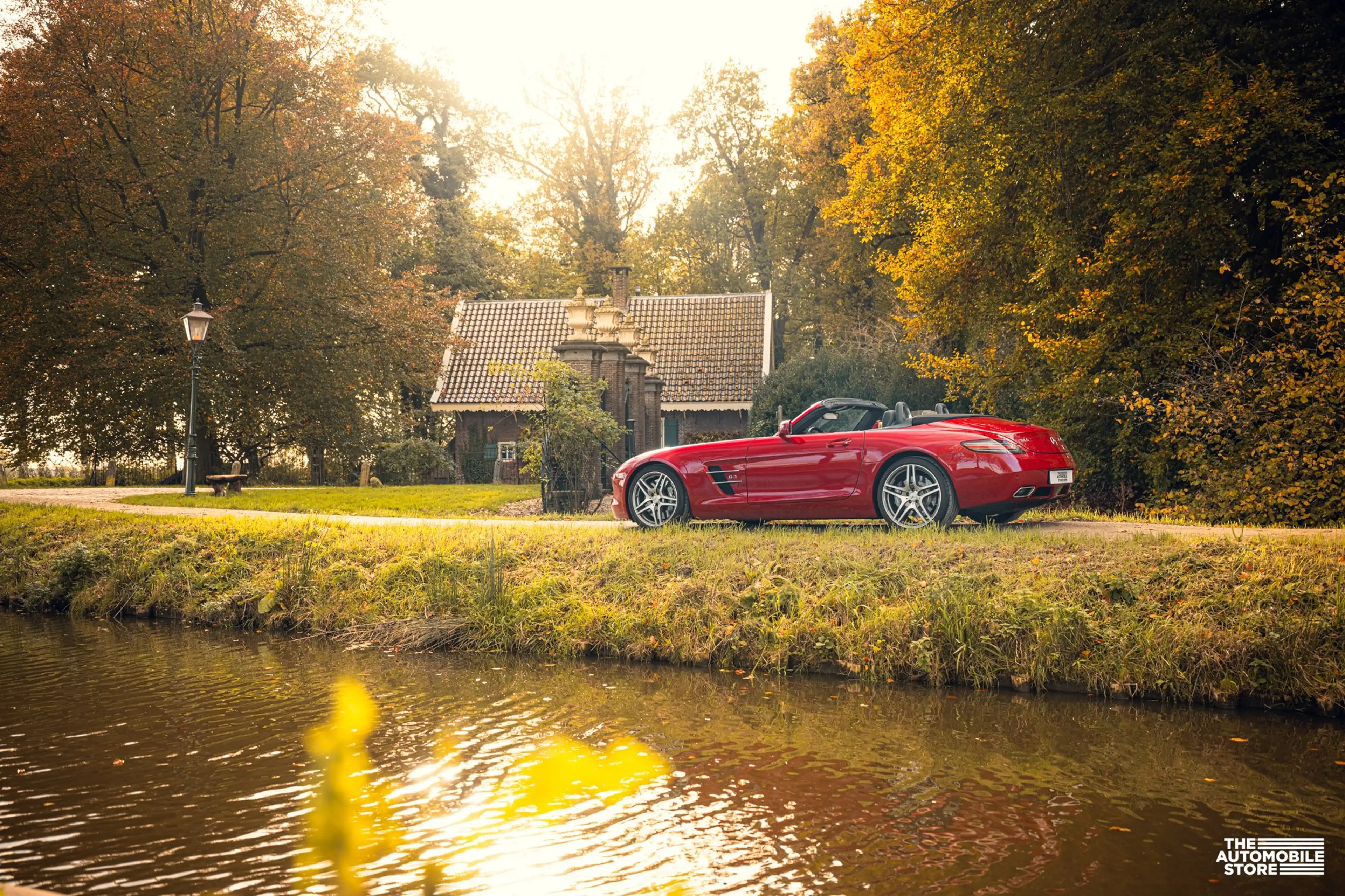 Mercedes-Benz SLS Roadster Le Mans Red — photo 9