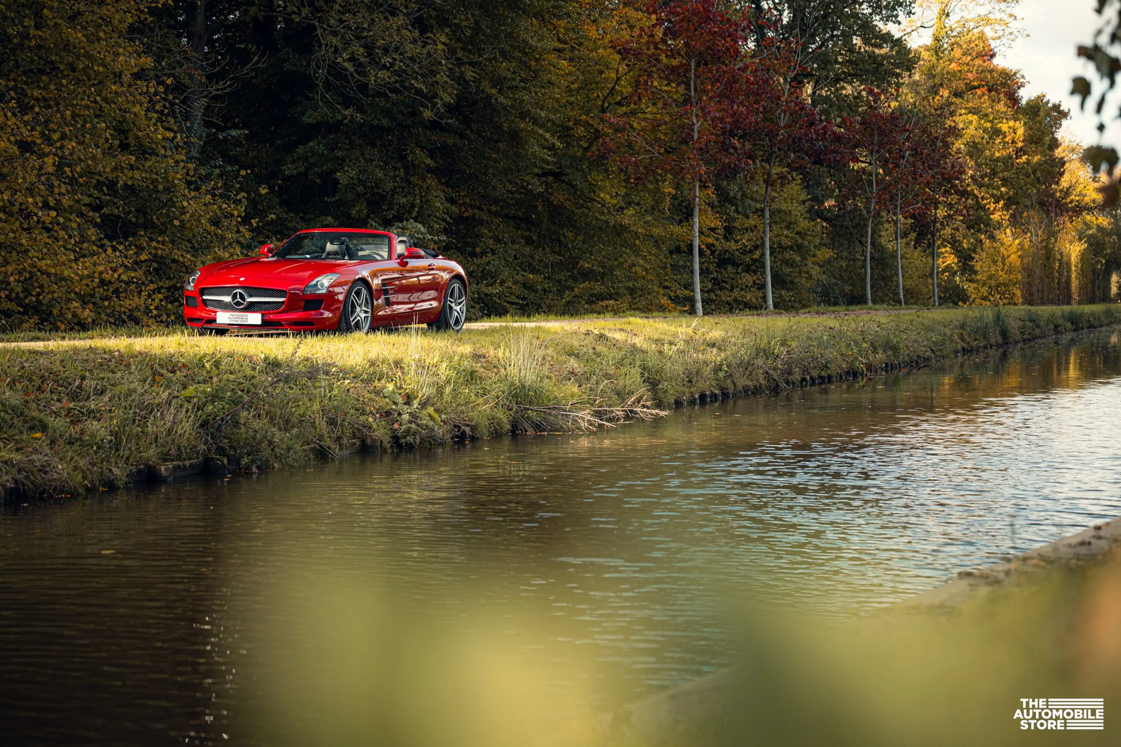 Mercedes-Benz SLS Roadster Le Mans Red — photo 5
