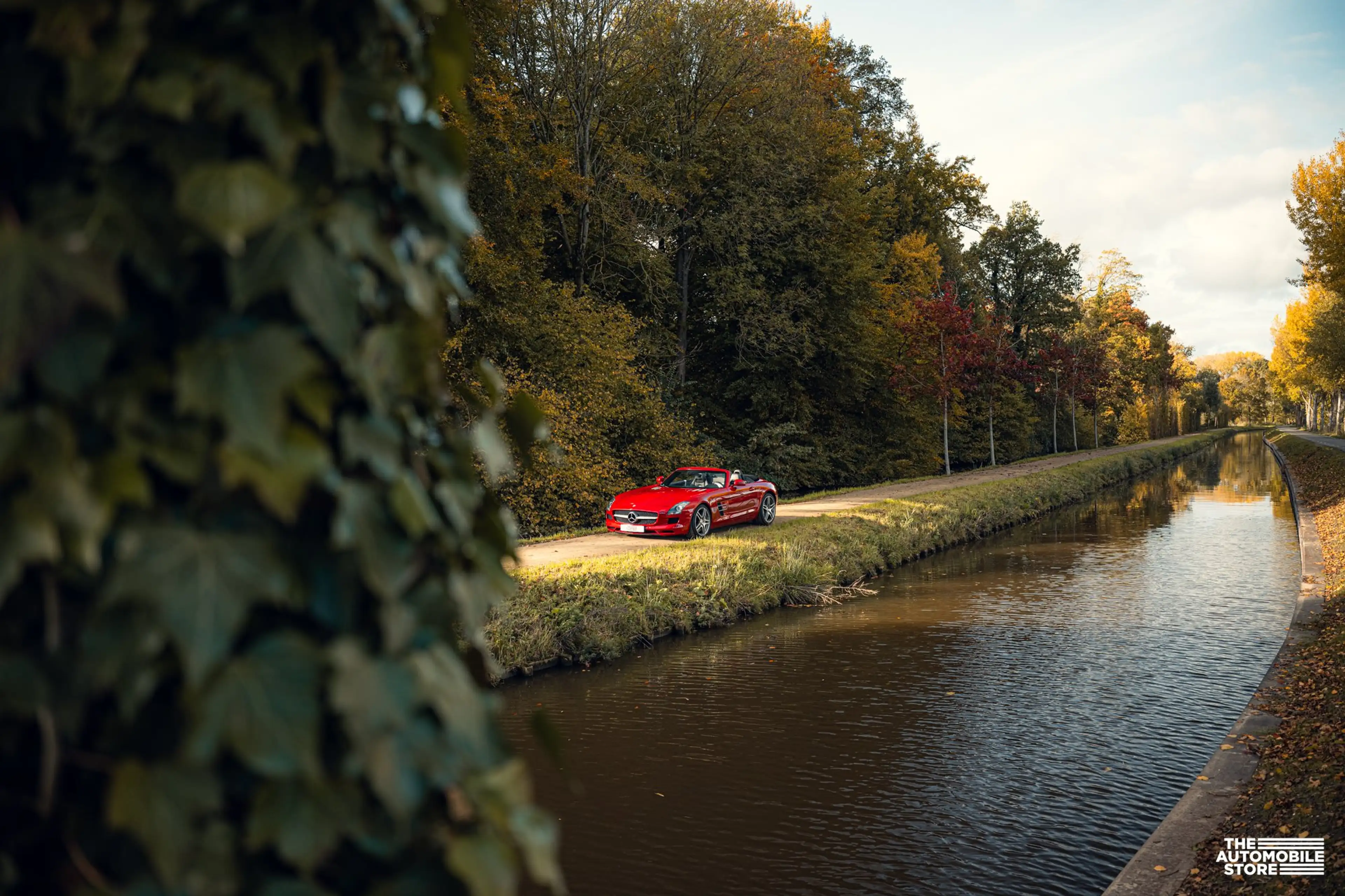 Mercedes-Benz SLS Roadster Le Mans Red — photo 6