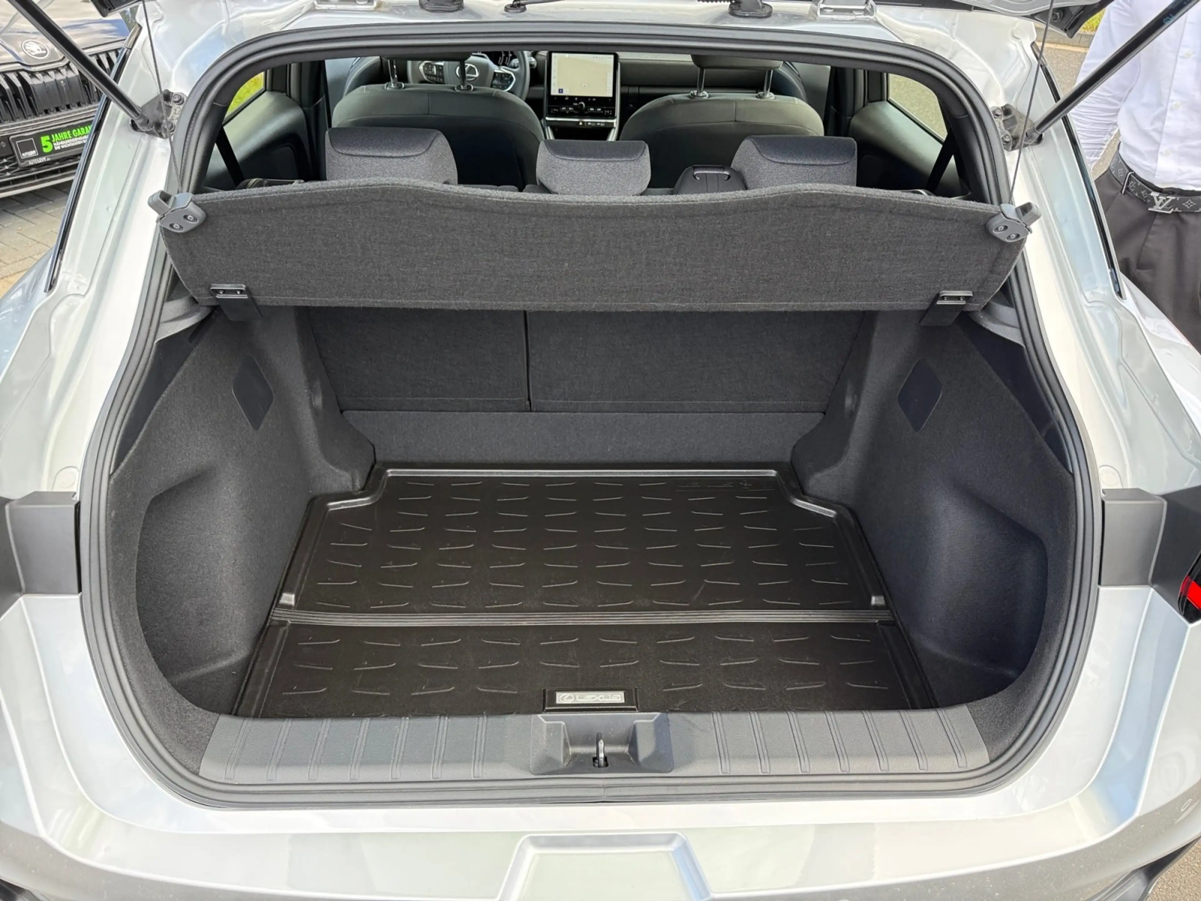 Lexus LBX 1.5 Hybrid FWD *ACC*RFK*NAVI*LED*PDC* — photo 17