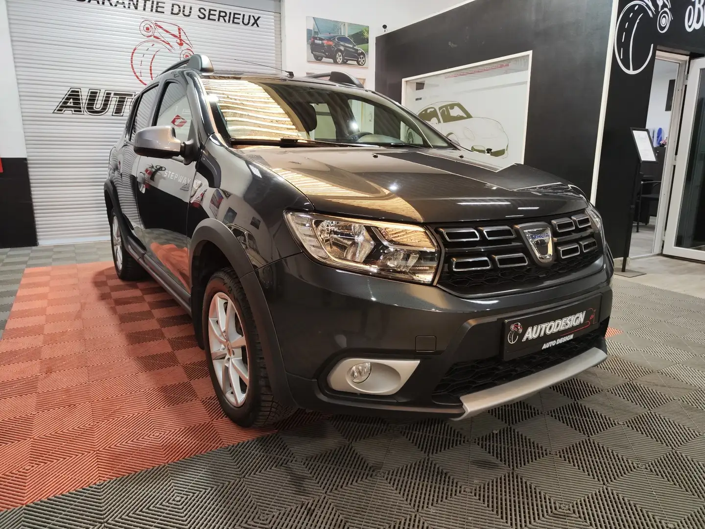 Dacia Sandero Stepway 1.0 TCe Plus (EU6.2) cuir,gps,bluethoot.. Grijs - 1