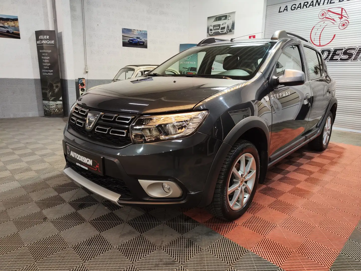 Dacia Sandero Stepway 1.0 TCe Plus (EU6.2) cuir,gps,bluethoot.. Grijs - 2