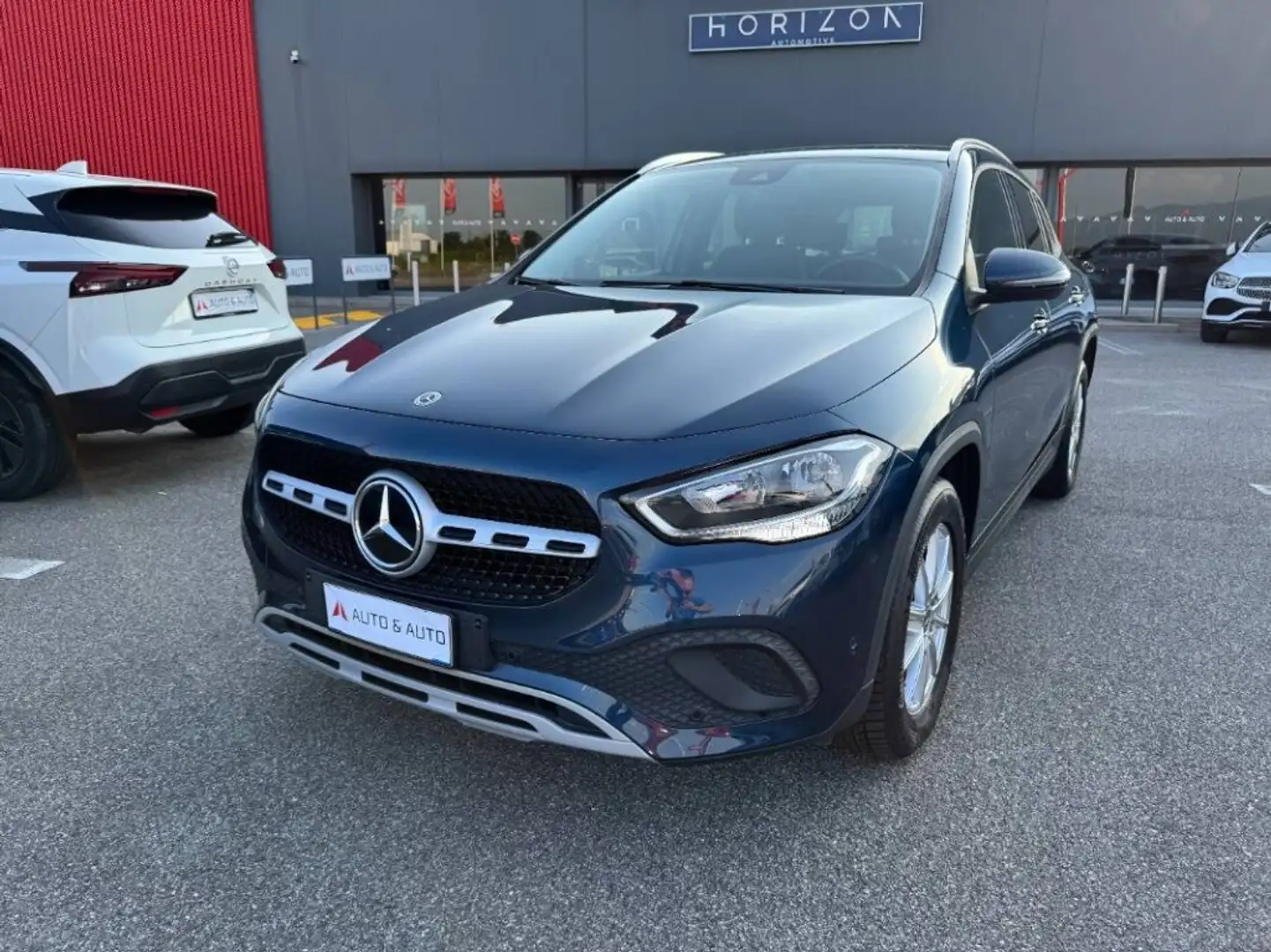 Mercedes-Benz GLA 180 180 d Business auto Blu/Azzurro - 2