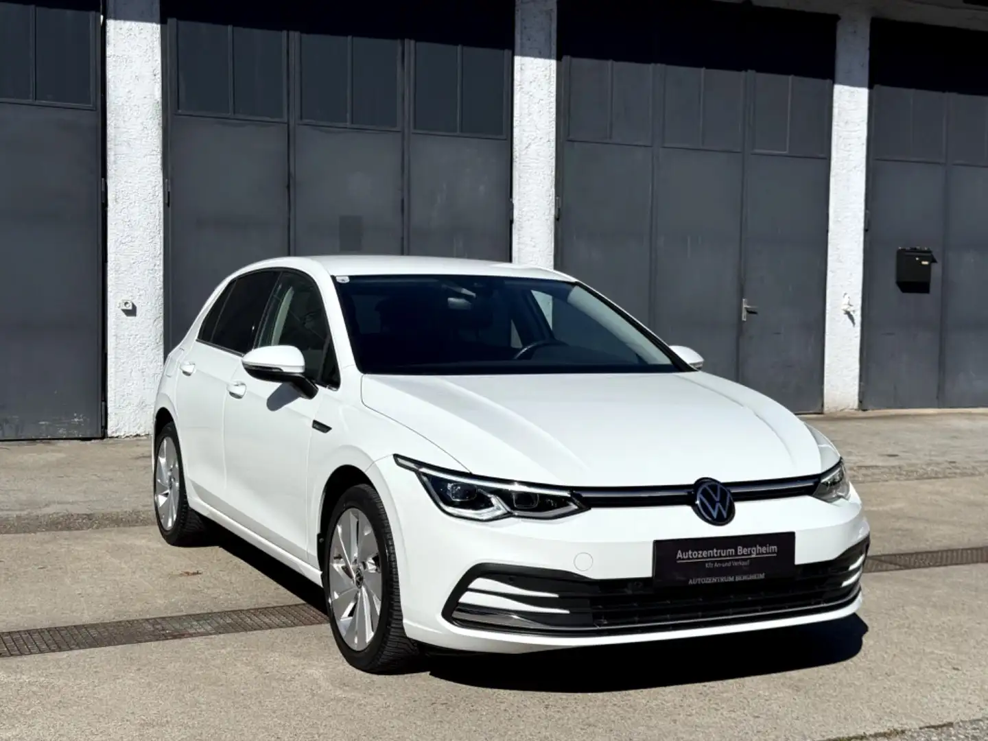 Volkswagen Golf 1,5 eTSI mHev Style DSG Weiß - 1