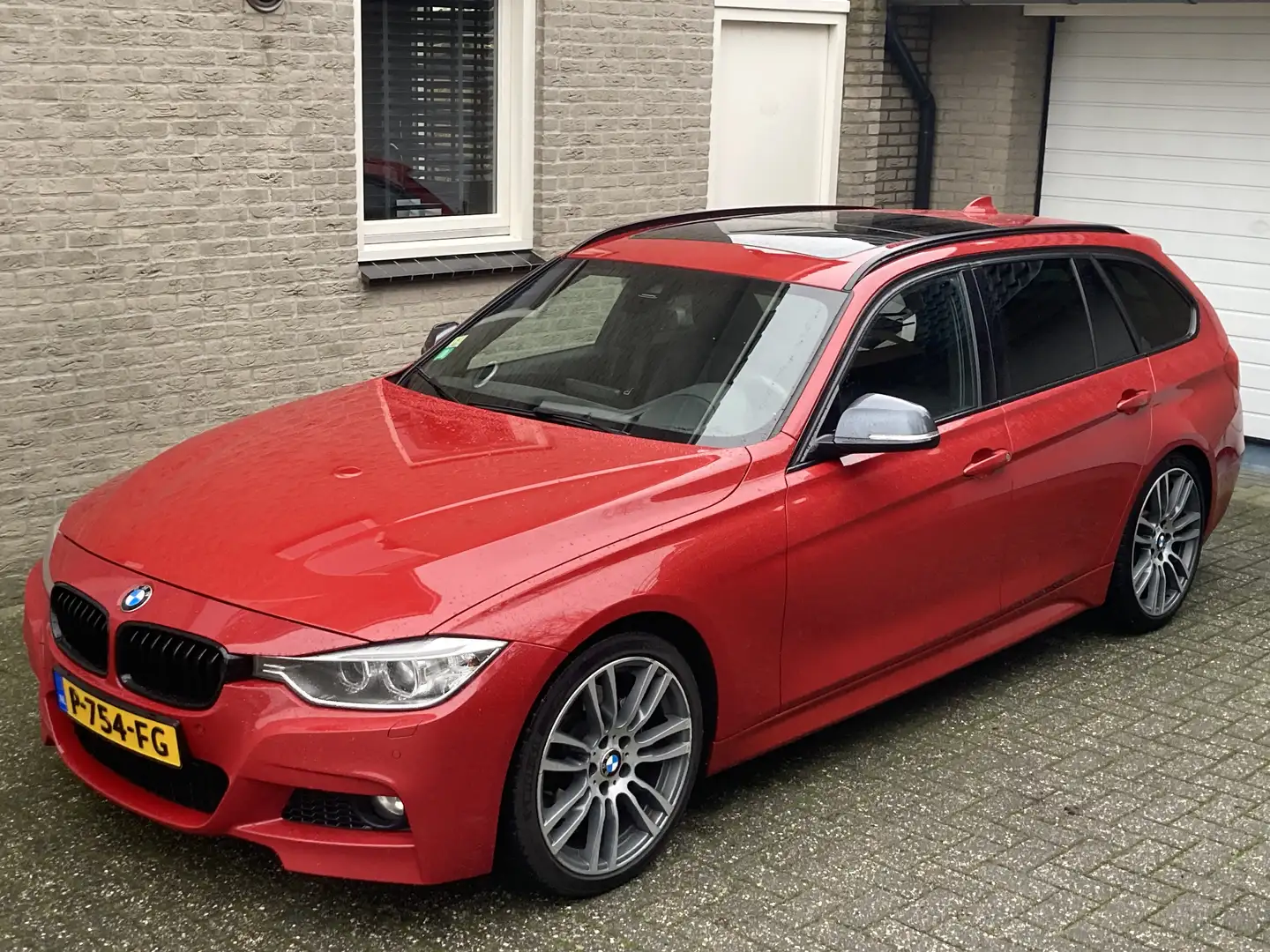 BMW 330 High Executive Czerwony - 1