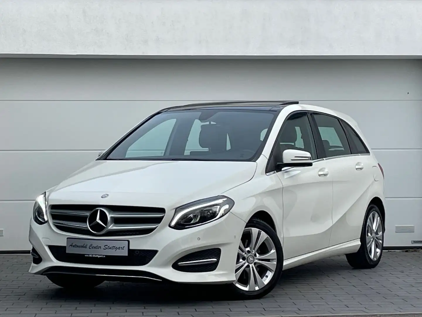 Mercedes-Benz B 180 URBAN-LINE PANO/KAMERA/STAND-HZG/NAVI/ Biały - 1