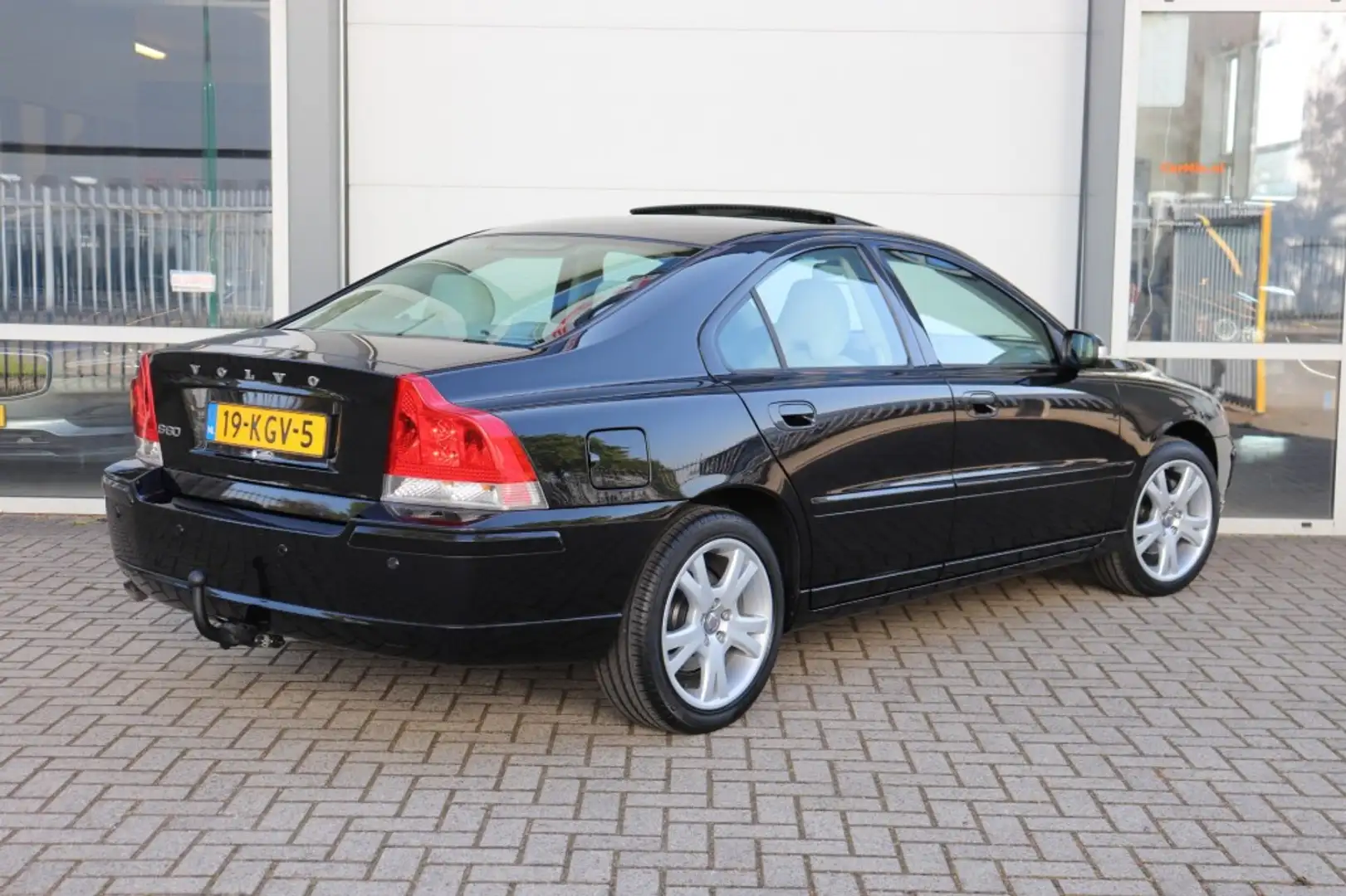 Volvo S60 2.4 AUT DRIVERS EDITION/1E EIG/ORIG.NL/ORIG.KM'S Zwart - 2