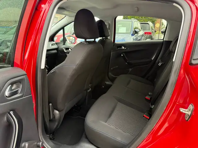 Peugeot 208 view 14