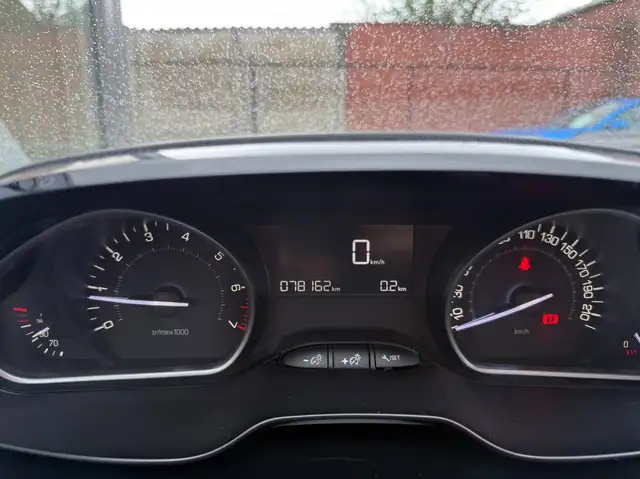 Peugeot 208 view 16