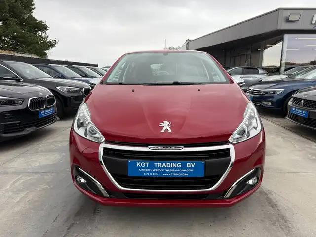 Peugeot 208 view 2