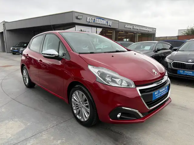 Peugeot 208 view 3