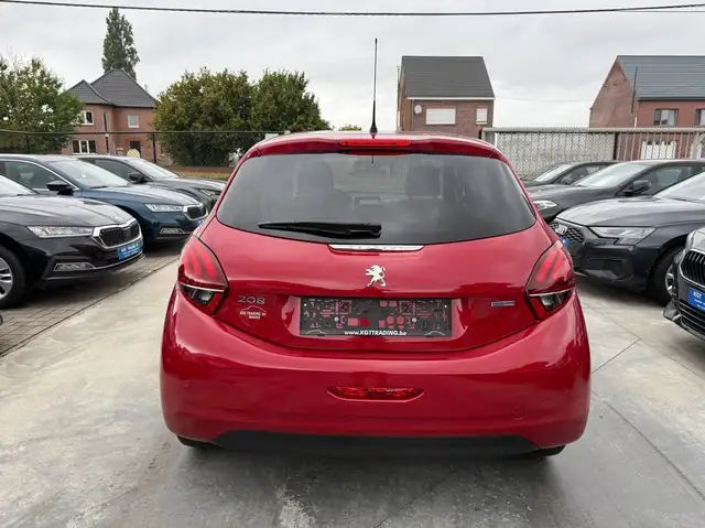 Peugeot 208 view 6