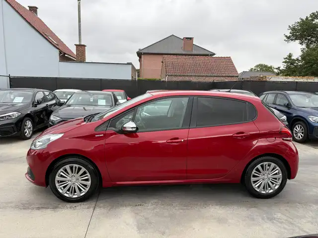 Peugeot 208 view 8