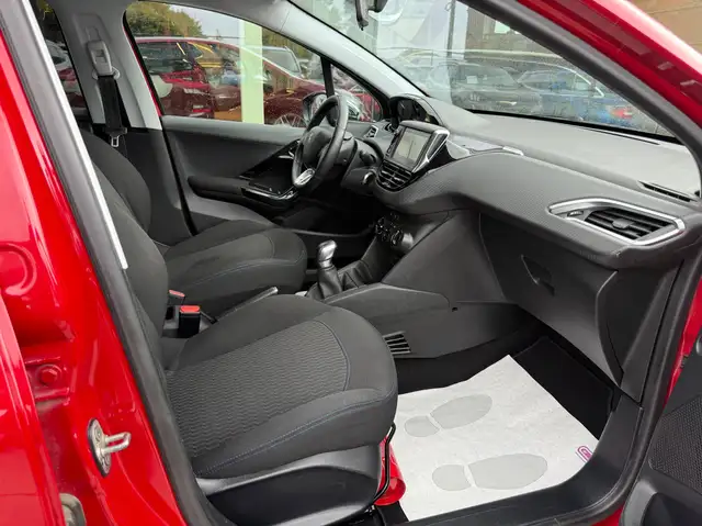 Peugeot 208 view 24