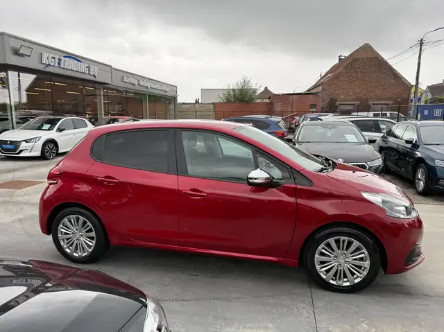 Peugeot 208 view 4