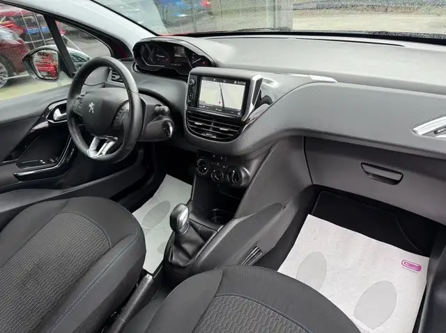 Peugeot 208 view 25
