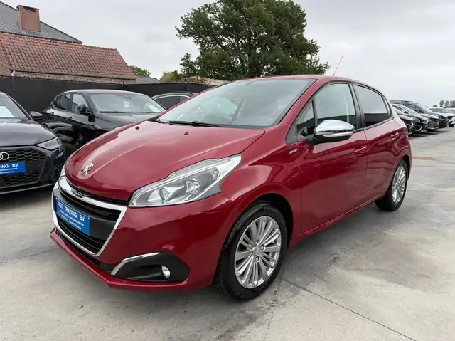 Peugeot 208 view 9
