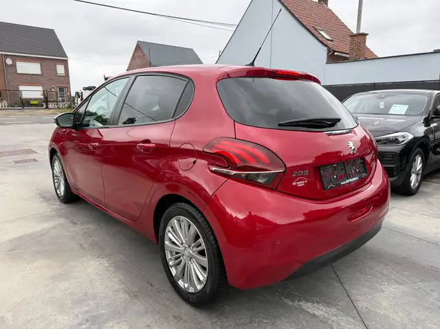 Peugeot 208 view 7