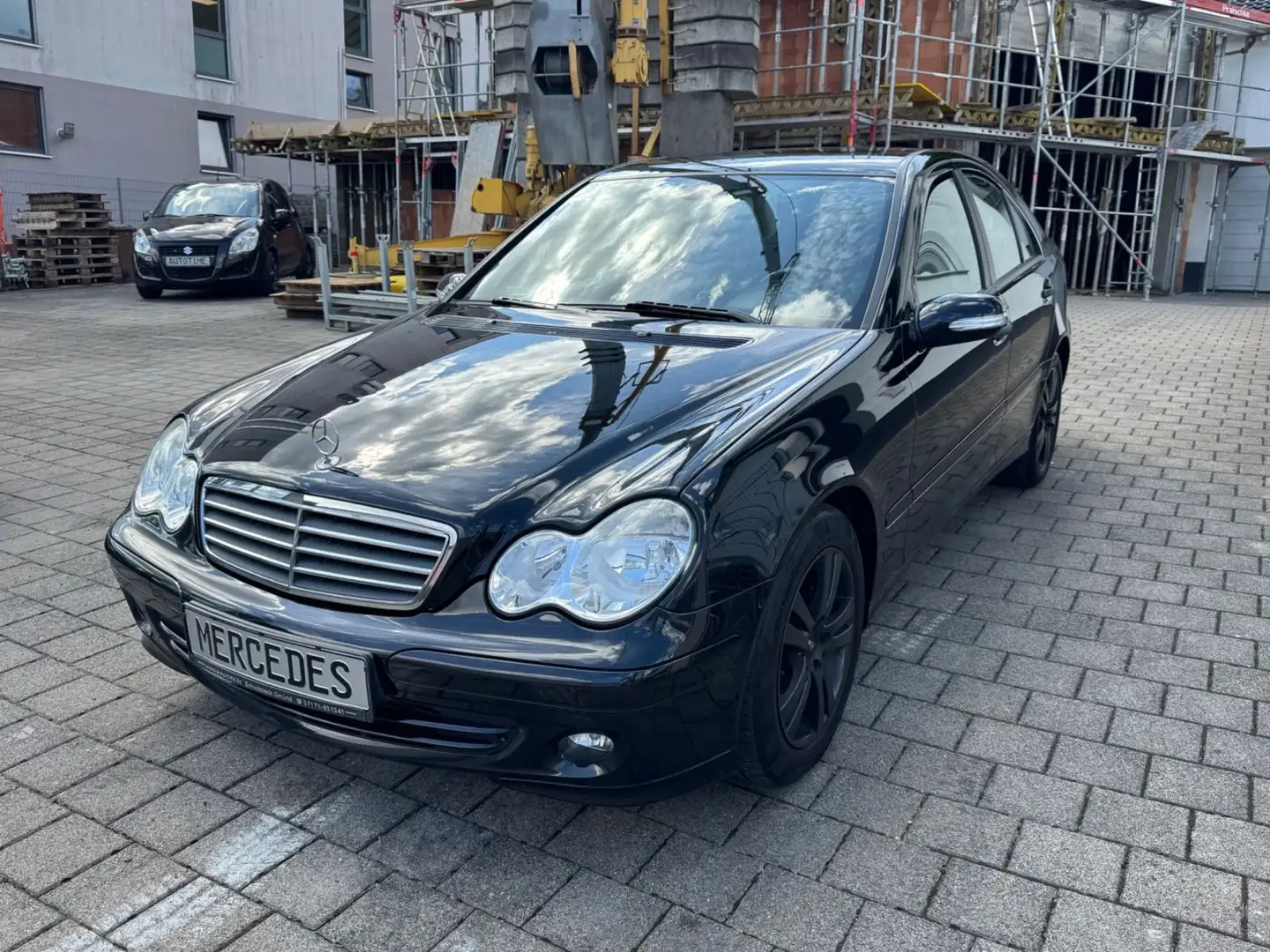 Mercedes-Benz C 180 C-Klasse Lim C180 Kompressor|SHZ|TEMP.|NAVI|TOP! Schwarz - 1