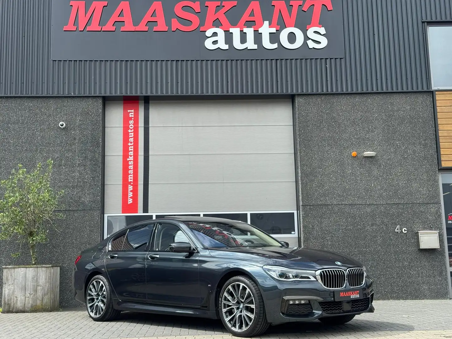 BMW 740 7-Serie 740e iPerformance / M-pack / Hud / H&K / N Grijs - 2