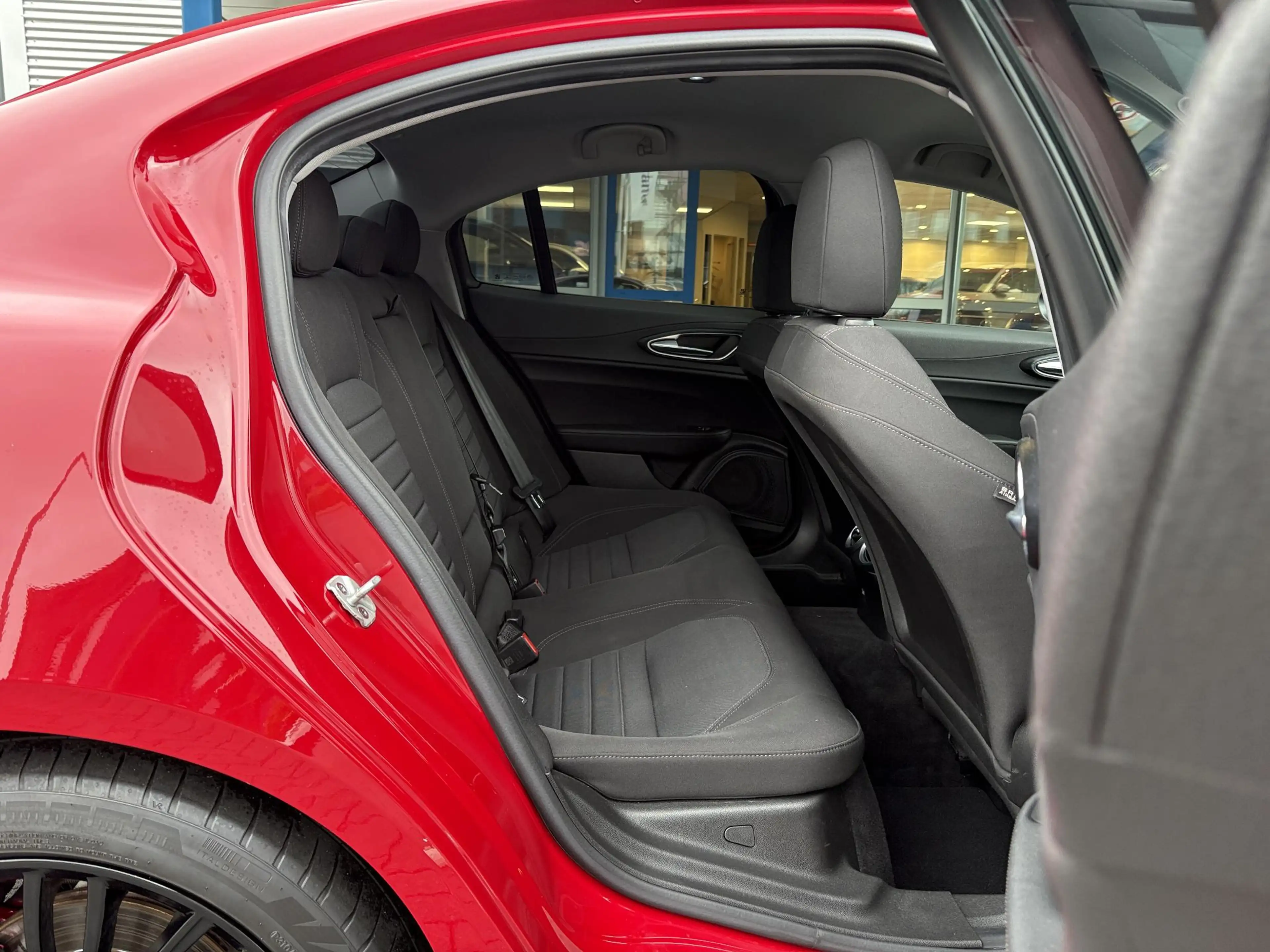 Alfa Romeo Giulia 2.0T 200pk | Afn. Trekhaak | Stoel- & Stuurverwarm — photo 6